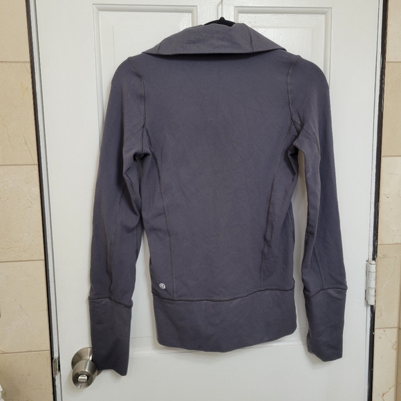 Lululemon in Stride Full zip jacket size 2. - Picture 5 of 8
